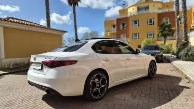 Alfa Romeo Giulia 2022 - 37480 EUR, 65000 km - AUTO.MOTO.pt - 65000km - foto 9 de 19