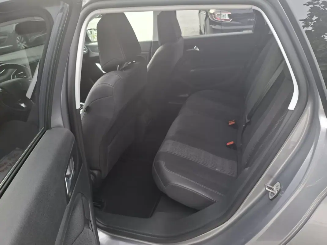Peugeot 308 SW 2021 - 13490 EUR, 46850 km - 46850km - foto 13 de 28