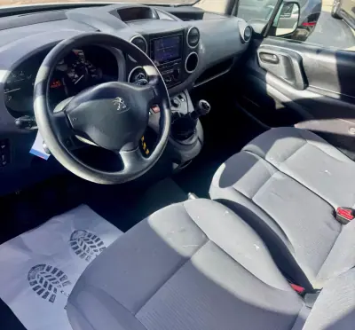 Peugeot 2016 - 13990 EUR, 189000 km - AUTO.MOTO.pt - 189000km - foto 2 de 18