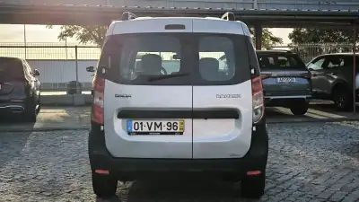 Dacia Dokker 2018 - 10950 EUR, 125000 km - AUTO.MOTO.pt - 125000km - foto 6 de 11