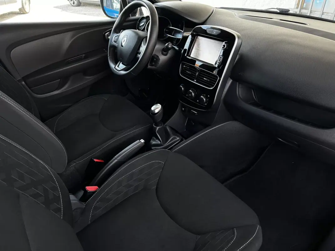 Renault Clio Break 2018 - 10900 EUR, 138940 km - AUTO.MOTO.pt - 138940km - foto 6 de 10