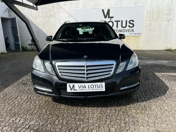 Mercedes-Benz E 200 2012 - 12500 EUR, 286000 km - AUTO.MOTO.pt - 286000km - foto 7 de 10