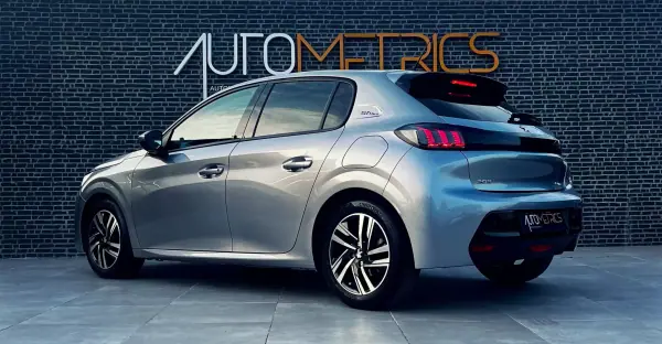 Peugeot 208 2020 - 14900 EUR, 128000 km - AUTO.MOTO.pt - 128000km - foto 7 de 13