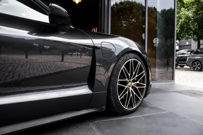 Porsche Taycan 2021 - 59890 EUR, 67644 km - AUTO.MOTO.pt - 67644km - foto 14 de 50