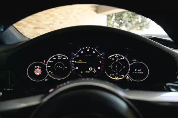 Porsche Cayenne Coupé 2019 - 62900 EUR, 253000 km - AUTO.MOTO.pt - 253000km - foto 26 de 40
