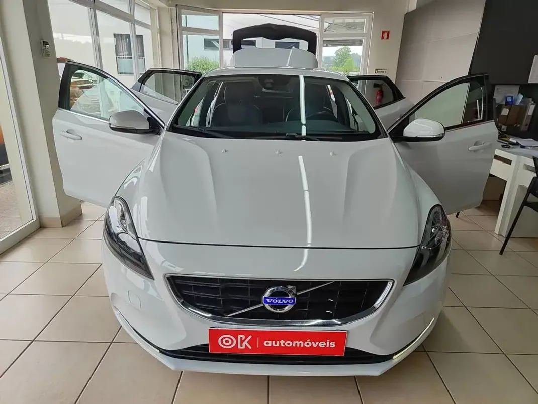 Volvo V40 2013 - 7750 EUR, 298000 km - AUTO.MOTO.pt - 298000km - foto 25 de 36