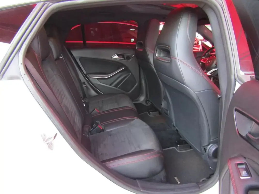 Mercedes-Benz CLA 200 2019 - 26899 EUR, 154950 km - 154950km - foto 9 de 38