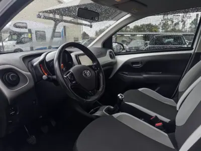 Toyota Aygo 2018 - 9990 EUR, 90000 km - AUTO.MOTO.pt - 90000km - foto 16 de 28