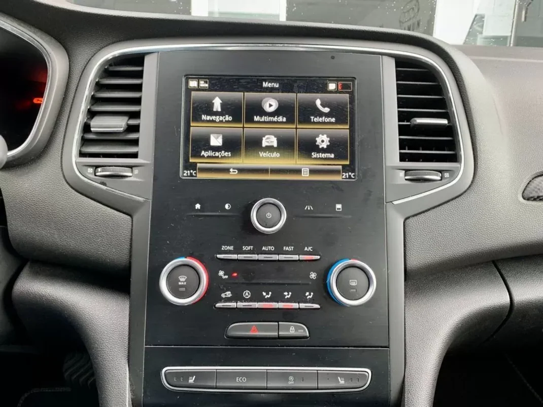 Renault Mégane Sport Tourer 2019 - 16900 EUR, 95084 km - AUTO.MOTO.pt - 95084km - foto 7 de 19