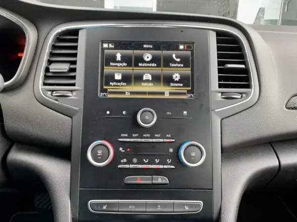 Renault Mégane Sport Tourer 2019 - 16900 EUR, 95084 km - AUTO.MOTO.pt - 95084km - foto 7 de 19