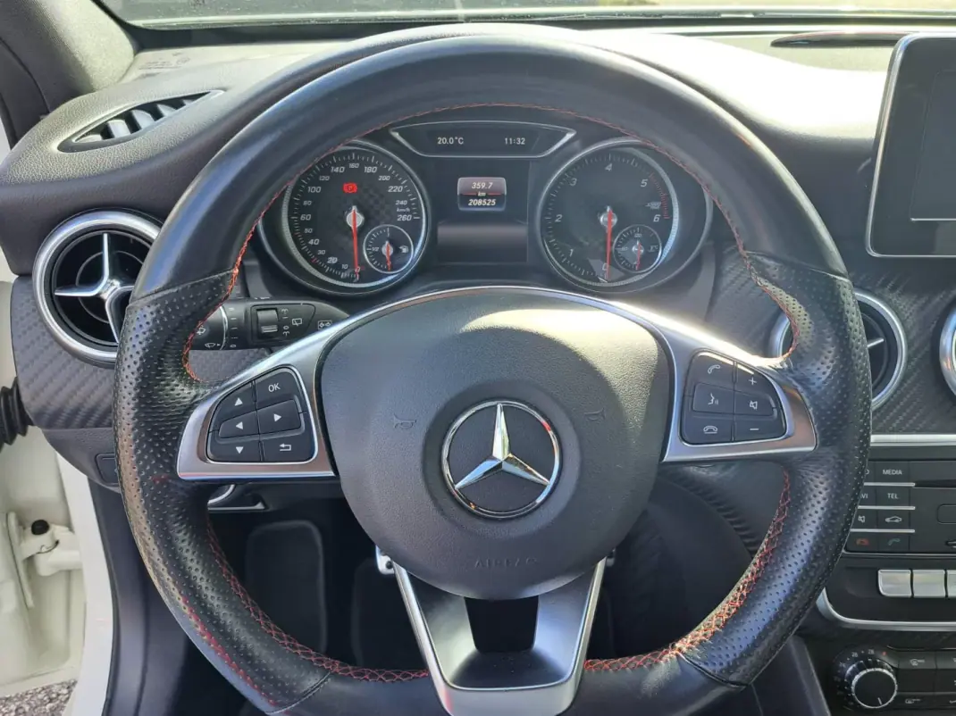 Mercedes-Benz A 180 2016 - 16250 EUR, 208525 km - AUTO.MOTO.pt - 208525km - foto 28 de 42