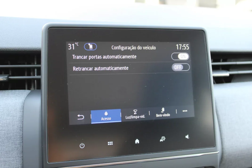 Renault Clio 2024 - 18750 EUR, 1753 km - AUTO.MOTO.pt - 1753km - foto 7 de 22