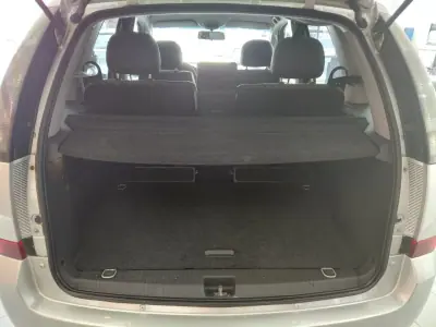 Opel Meriva 2009 - 4650 EUR, 175000 km - AUTO.MOTO.pt - 175000km - foto 6 de 16