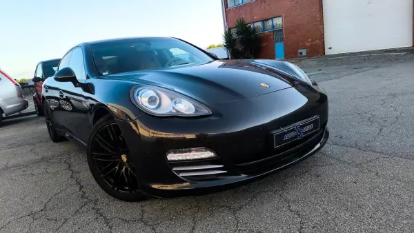 Porsche Panamera 2011 - 29900 EUR, 190000 km - AUTO.MOTO.pt - 190000km - foto 7 de 15