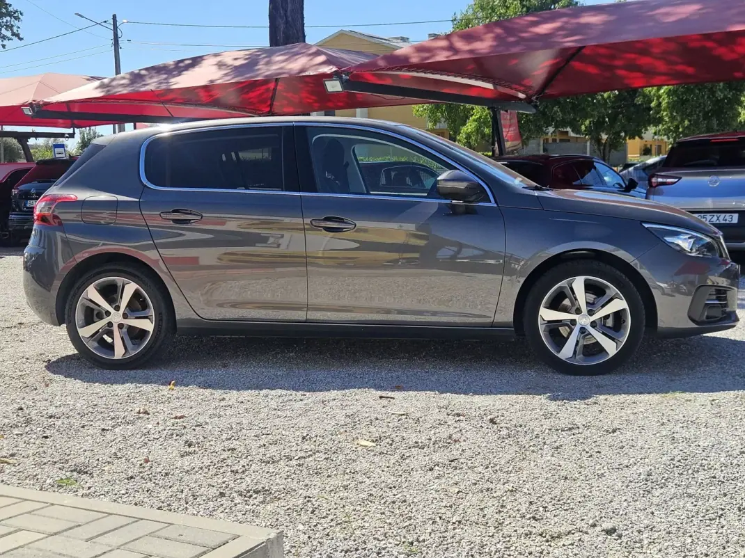Peugeot 308 2018 - 13200 EUR, 61900 km - 61900km - foto 4 de 37