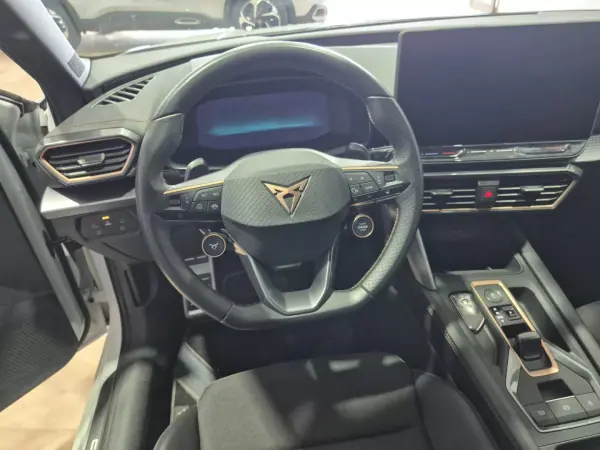 Cupra Leon 2025 - 35000 EUR, 26000 km - AUTO.MOTO.pt - 26000km - foto 18 de 42