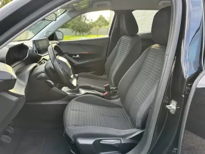 Peugeot 2008 2021 - 21500 EUR, 170000 km - 170000km - foto 28 de 53