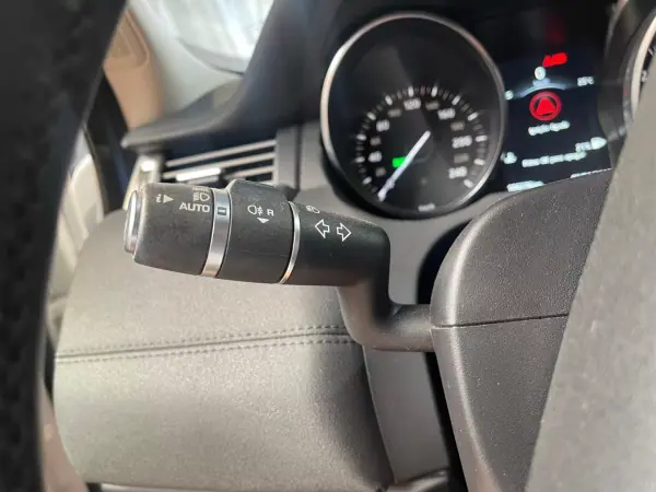 Land Rover Range Rover Evoque 2016 - 16999 EUR, 105000 km - AUTO.MOTO.pt - 105000km - foto 46 de 49