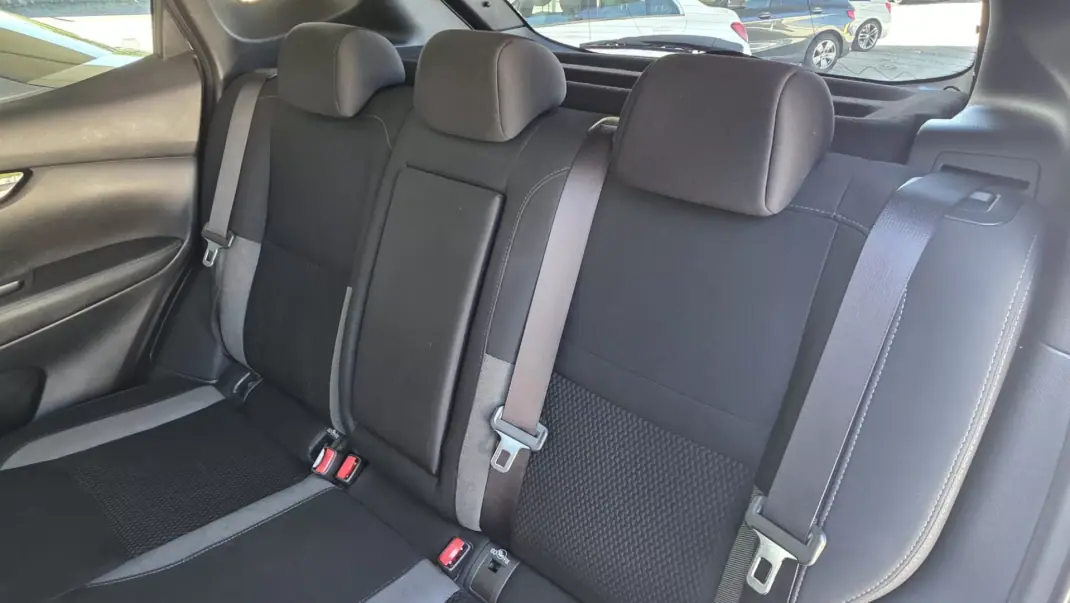 Nissan Qashqai 2019 - 18990 EUR, 110000 km - AUTO.MOTO.pt - 110000km - foto 28 de 31