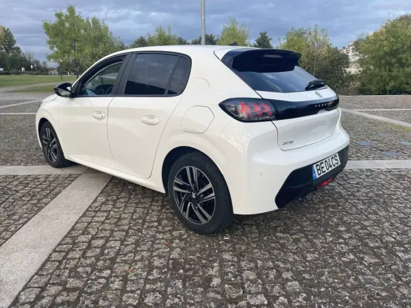 Peugeot 208 2023 - 15500 EUR, 53000 km - AUTO.MOTO.pt - 53000km - foto 4 de 11