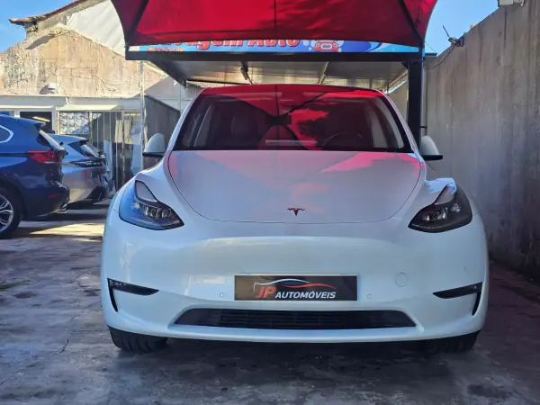 Tesla Model Y 2021 — foto 2 de 16