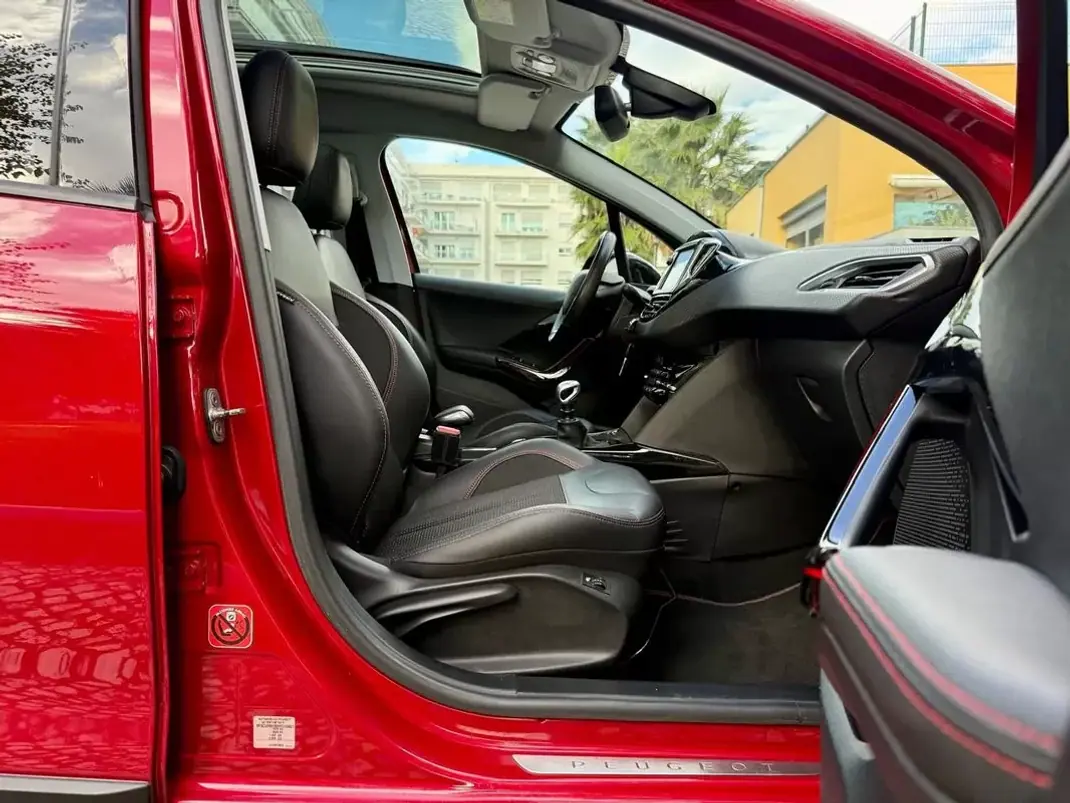 Peugeot 2008 2017 - 9990 EUR, 107000 km - AUTO.MOTO.pt - 107000km - foto 6 de 42