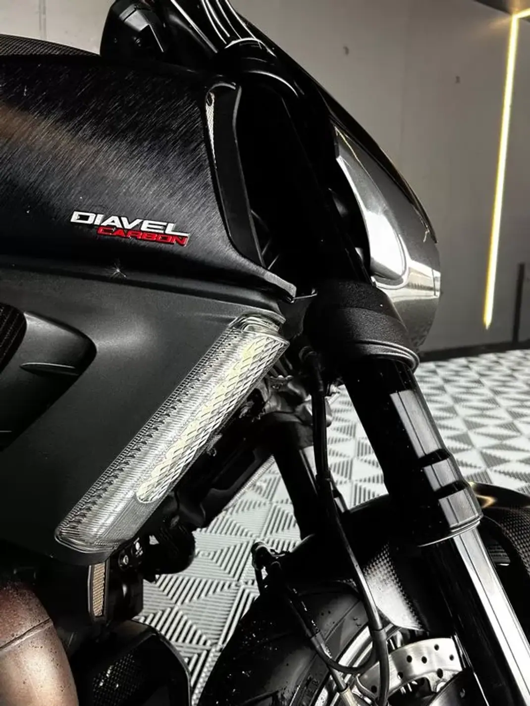 Ducati Diavel 2011 - 9750 EUR, 39000 km - AUTO.MOTO.pt - 39000km - foto 10 de 14