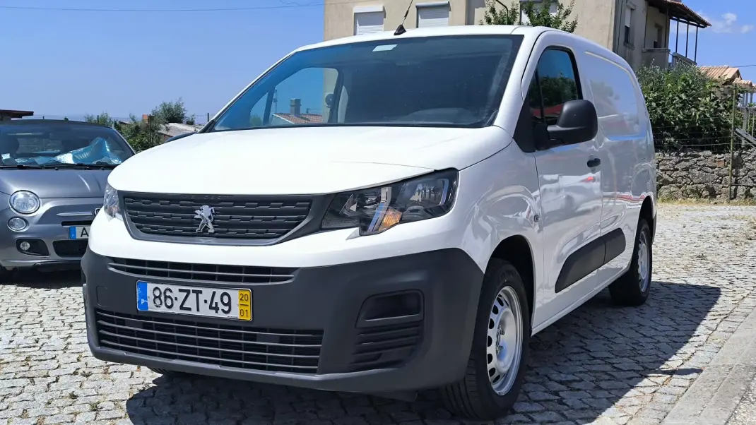 Peugeot Partner L2 1.5 Bluehdi 100CV 2020 - 13950 EUR, 124910 km - AUTO.MOTO.pt - 124910km - foto 1 de 8