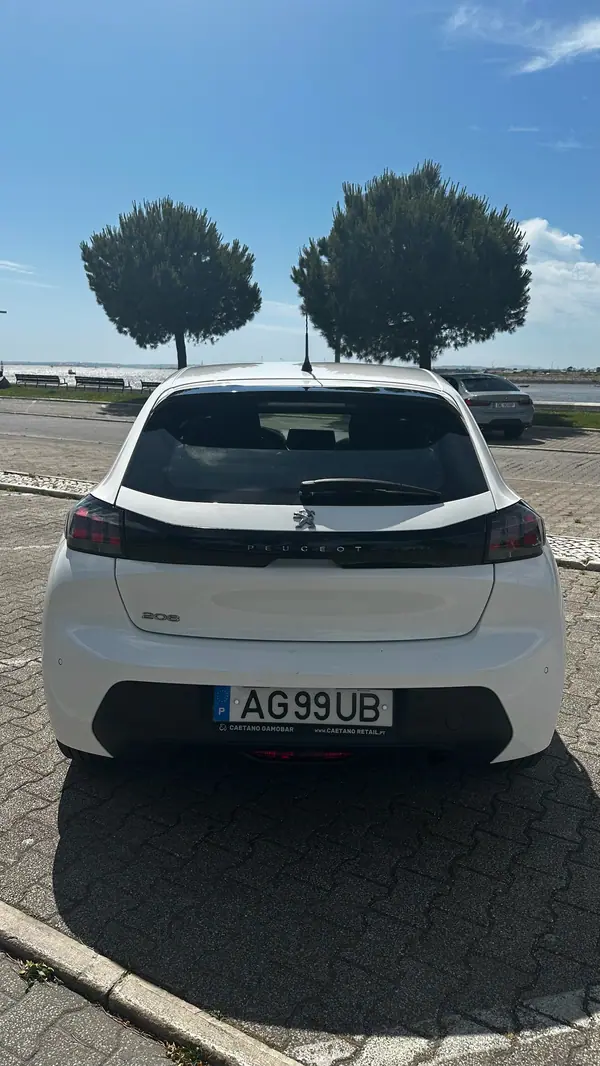 Peugeot 208 2021 - 12500 EUR, 97000 km - AUTO.MOTO.pt - 97000km - foto 5 de 6