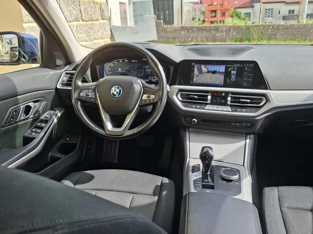 BMW 330 2021 - 27490 EUR, 63328 km - AUTO.MOTO.pt - 63328km - foto 11 de 16