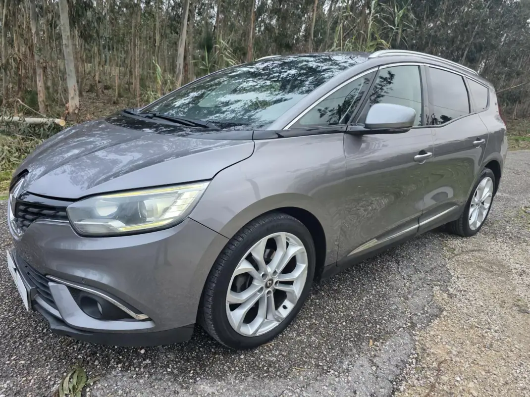 Renault Grand Scénic 2017 - 12750 EUR, 320000 km - AUTO.MOTO.pt - 320000km - foto 18 de 40