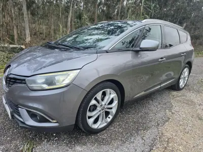 Renault Grand Scénic 2017 - 12750 EUR, 320000 km - AUTO.MOTO.pt - 320000km - foto 18 de 40