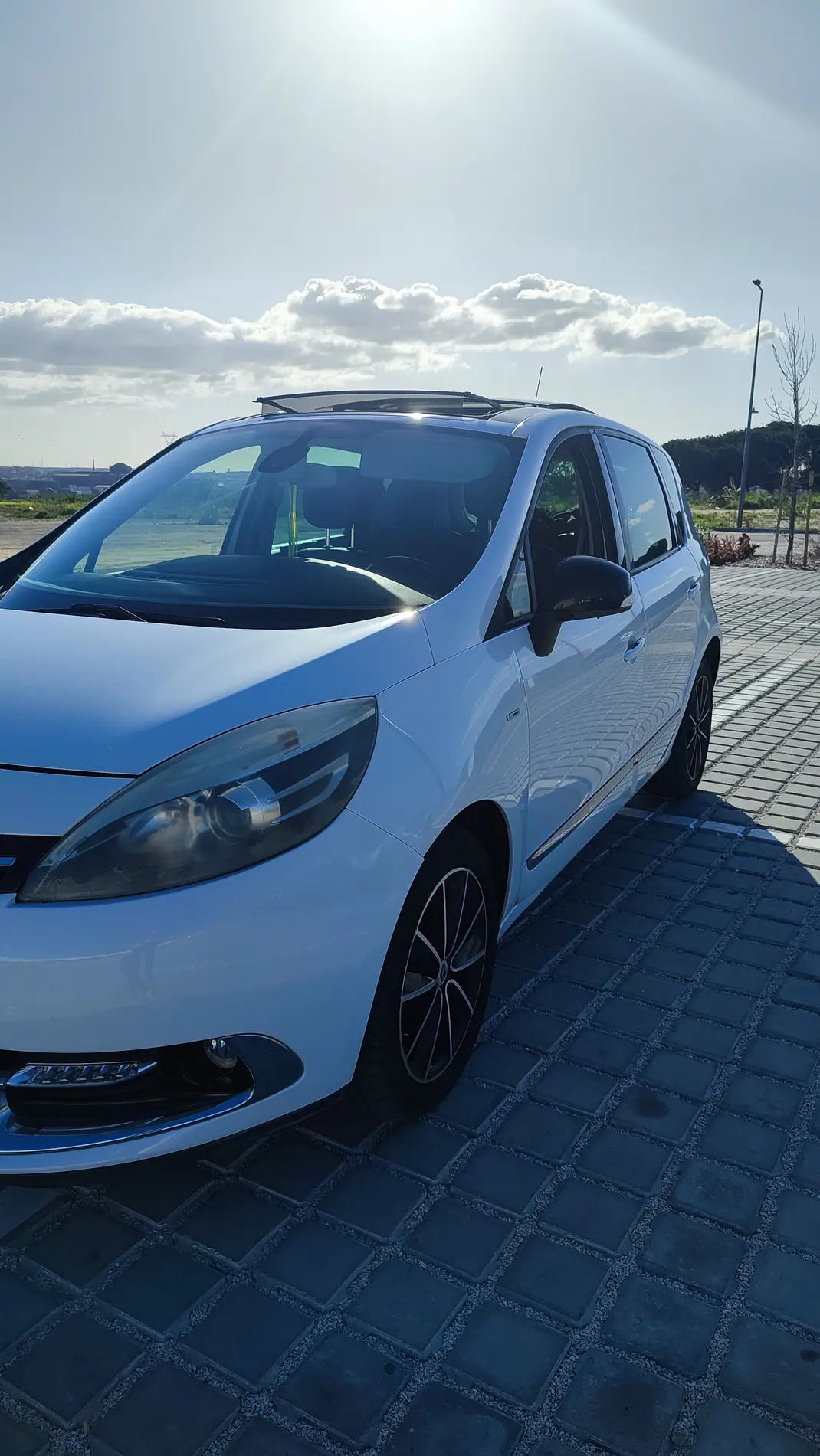 Renault Scénic 2014 - 8700 EUR, 210000 km - AUTO.MOTO.pt - 210000km - foto 3 de 18