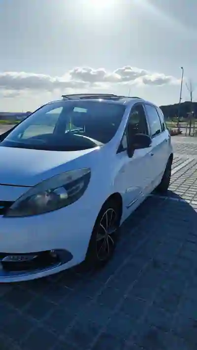 Renault Scénic 2014 - 8700 EUR, 210000 km - AUTO.MOTO.pt - 210000km - foto 3 de 18