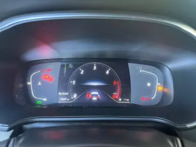 Renault Mégane 2021 - 19900 EUR, 72500 km - AUTO.MOTO.pt - 72500km - foto 13 de 25