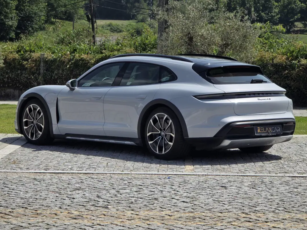 Porsche Taycan Cross Turismo 2021 - 65499 EUR, 59000 km - AUTO.MOTO.pt - 59000km - foto 37 de 40