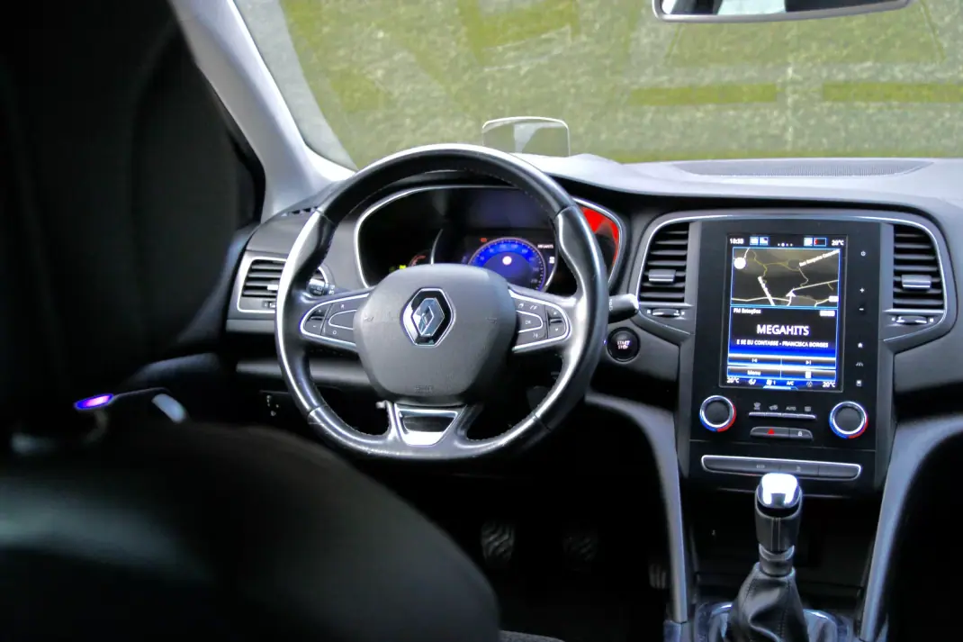Renault Mégane 2019 - 13990 EUR, 167000 km - AUTO.MOTO.pt - 167000km - foto 10 de 33