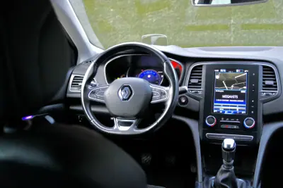 Renault Mégane 2019 - 13990 EUR, 167000 km - AUTO.MOTO.pt - 167000km - foto 10 de 33