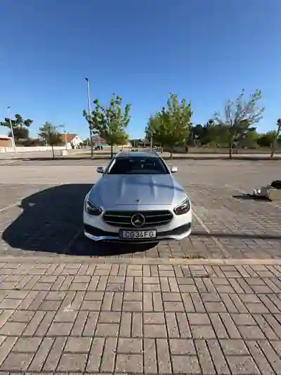 Mercedes-Benz E 300 2021 - 31900 EUR, 119000 km - AUTO.MOTO.pt - 119000km - foto 7 de 15