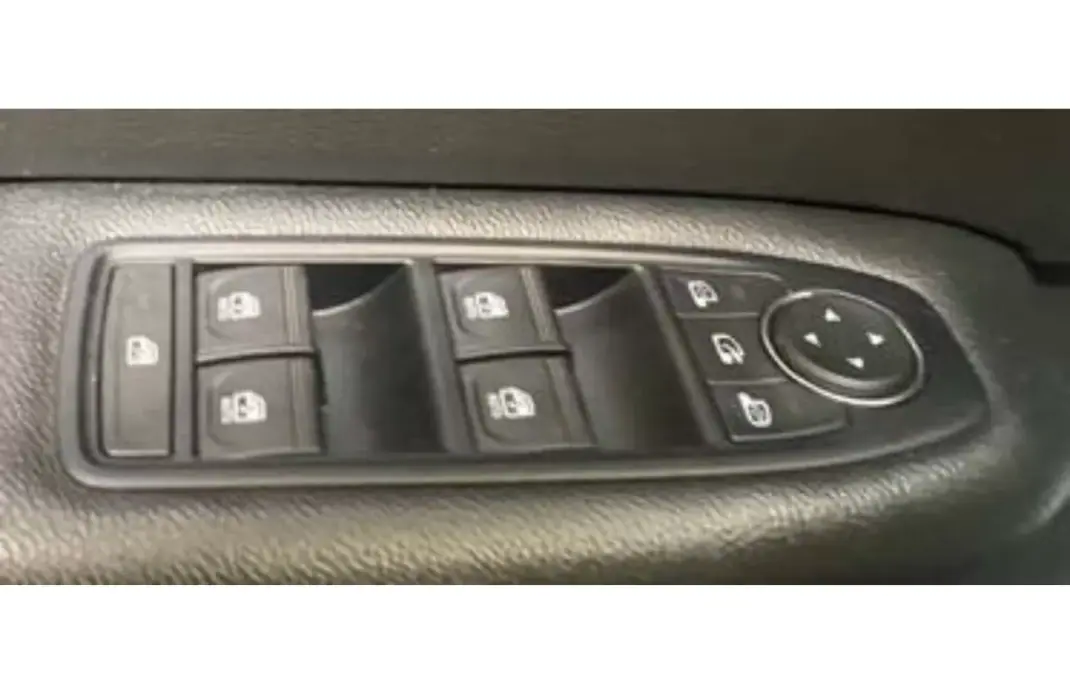 Renault Arkana 2024 - 28490 EUR, 88047 km - AUTO.MOTO.pt - 88047km - foto 12 de 15