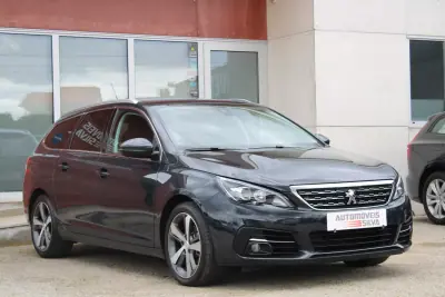 Peugeot 308 SW 2020 - 14990 EUR, 130000 km - AUTO.MOTO.pt - 130000km - foto 6 de 25