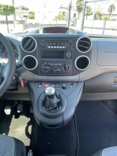 Citroën Berlingo 2017 - 13500 EUR, 312000 km - AUTO.MOTO.pt - 312000km - foto 12 de 14