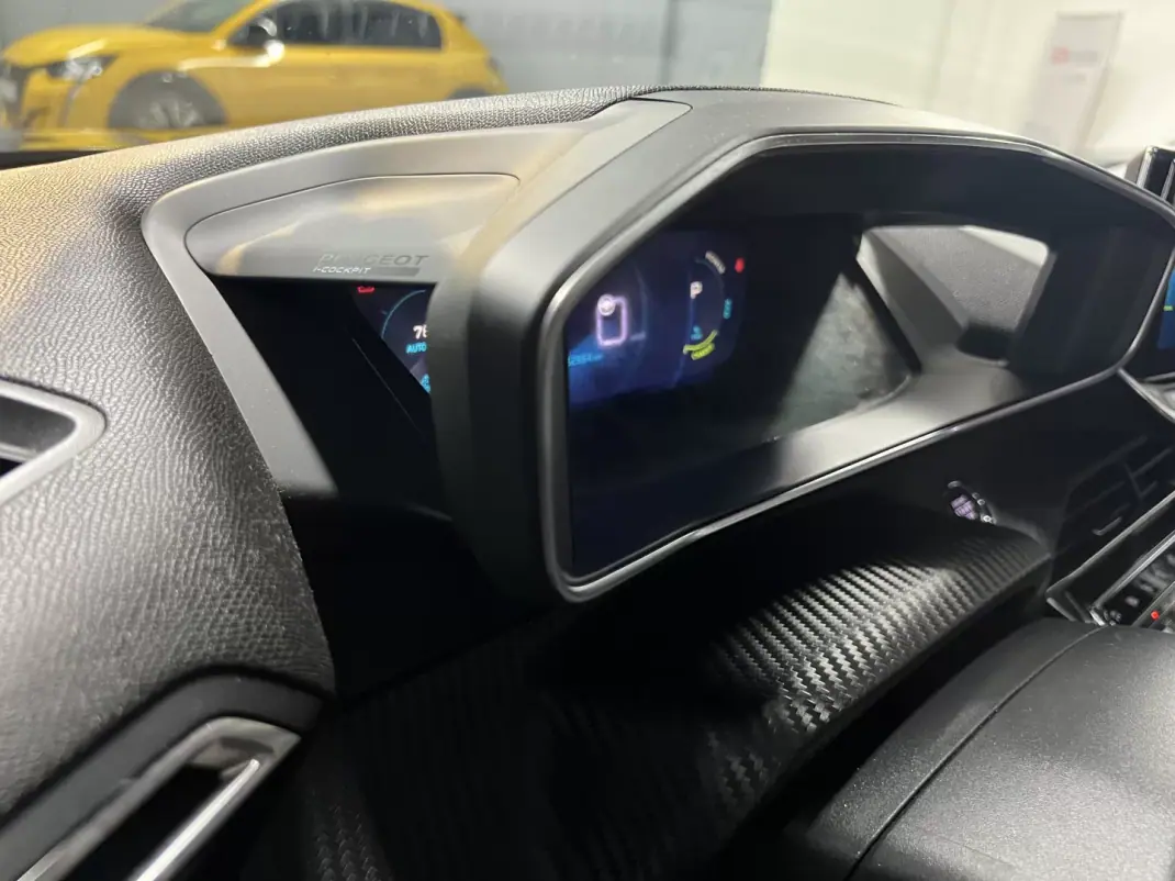 Peugeot e-2008 2020 - 18990 EUR, 50000 km - AUTO.MOTO.pt - 50000km - foto 48 de 51