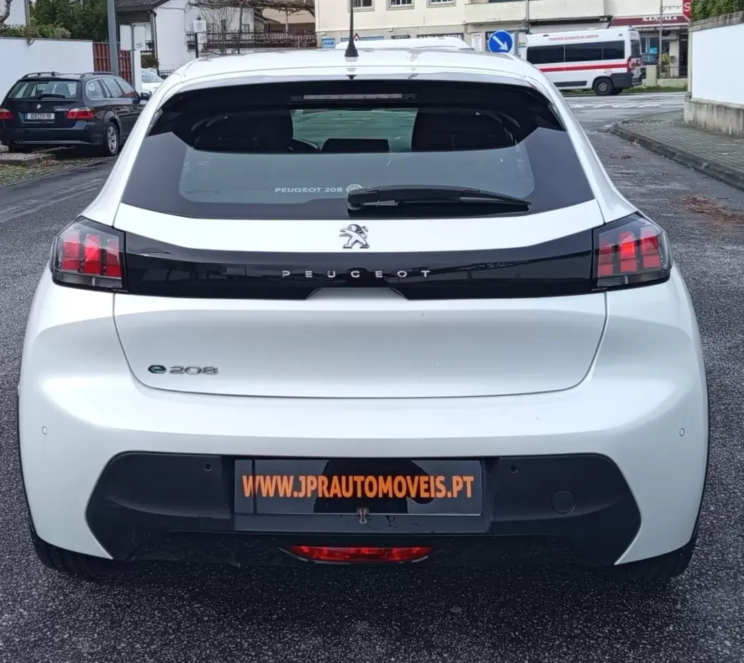Peugeot e-208 2021 - 14490 EUR, 57700 km - AUTO.MOTO.pt - 57700km - foto 8 de 17