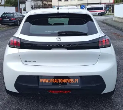 Peugeot e-208 2021 - 14490 EUR, 57700 km - AUTO.MOTO.pt - 57700km - foto 8 de 17