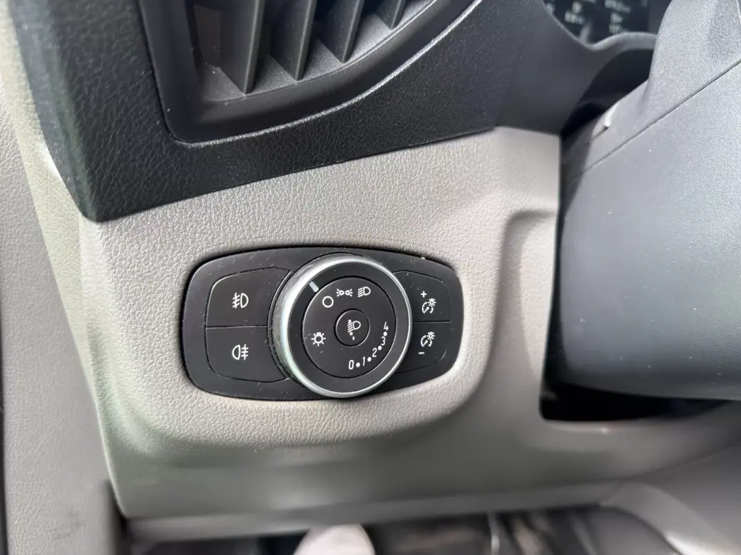 Ford Transit Connect 2018 - 12990 EUR, 152000 km - AUTO.MOTO.pt - 152000km - foto 14 de 20