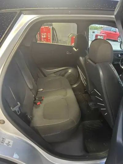 Renault Captur 2014 - 12250 EUR, 184000 km - AUTO.MOTO.pt - 184000km - foto 10 de 14