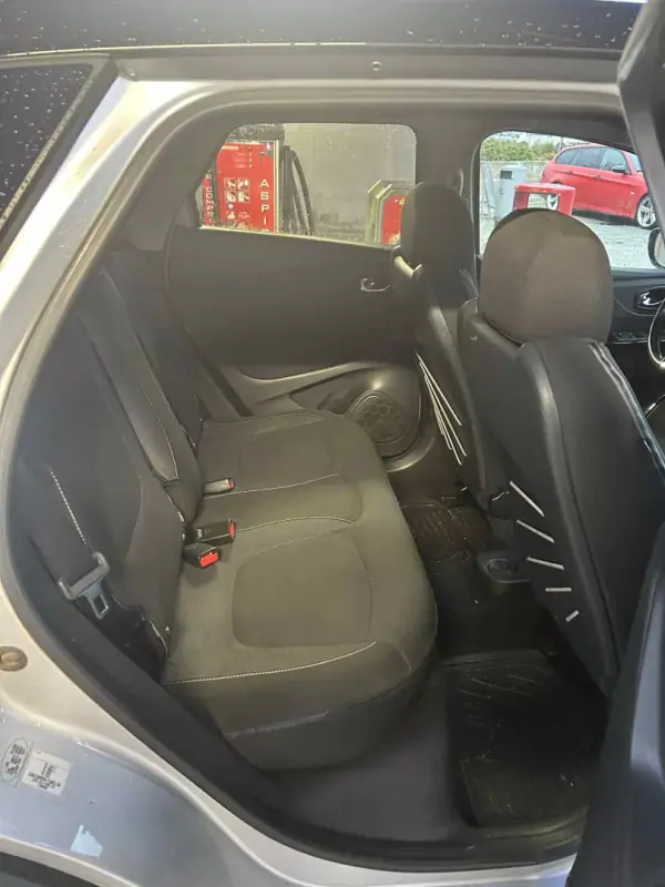 Renault Captur 2014 - 12250 EUR, 184000 km - AUTO.MOTO.pt - 184000km - foto 10 de 14