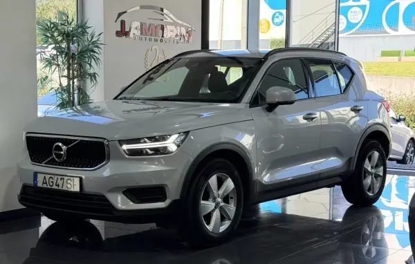Volvo XC 40 1.5 T2 Momentum Core 2021 Gasolina — 128 121 km Volvo XC 40 2021