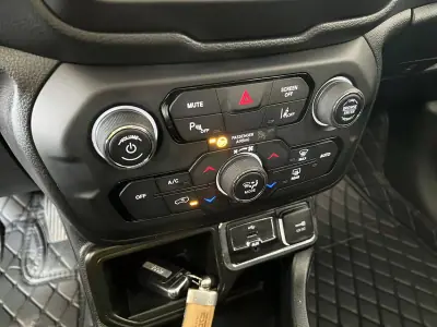 Jeep Renegade 2020 - 14800 EUR, 108465 km - AUTO.MOTO.pt - 108465km - foto 13 de 22